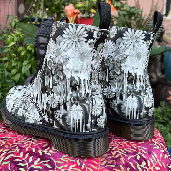 🌺 Rare Black & White Dr. Martens Slime Floral Drip Boots 🌺 - Picture 3 of 17